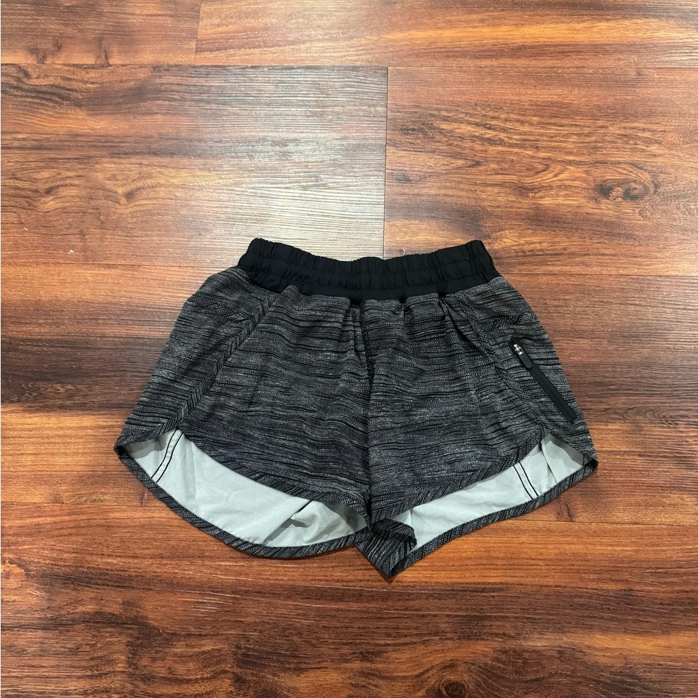 Lululemon Hotty Hot Shorts 2.5”